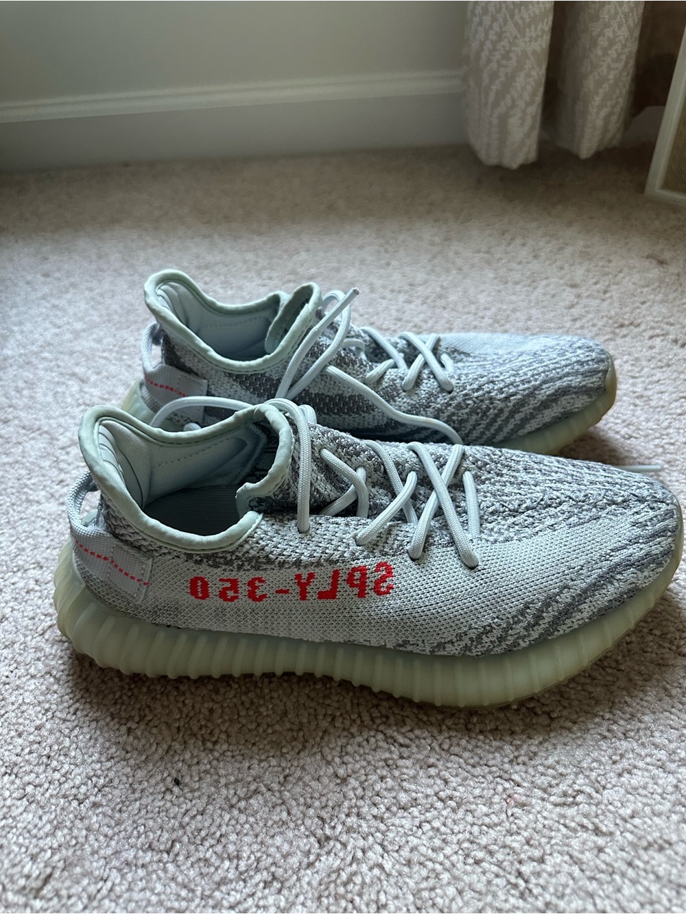 Yeezy Boost 350 V2 Grey zebra Stripe Sneakers
Men’s size 6.5 women’s size 8